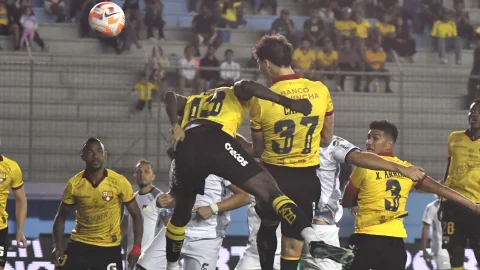 img of Barcelona SC se impone a Delfín en Manta con gol de Campi y escala en la tabla
